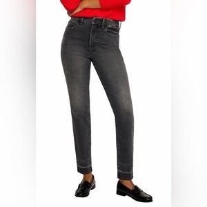 Good American Good Classic Slim Released Hem Jeans Black
